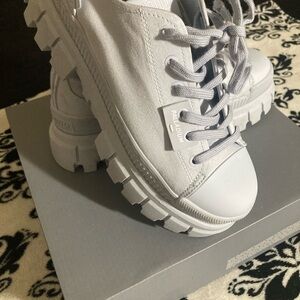 Revo White Sneakers with Chunky Sole and Canvas 6.5